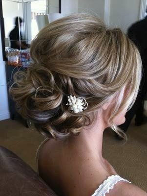 One month till the wedding and I am rethinking my Hair?!?! AH!