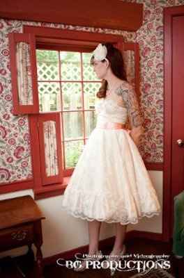 need help making my dress look more vintage