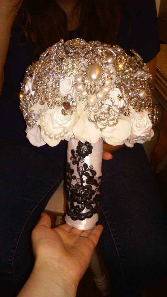Finished my brooch bouquet! Pictures as promised!