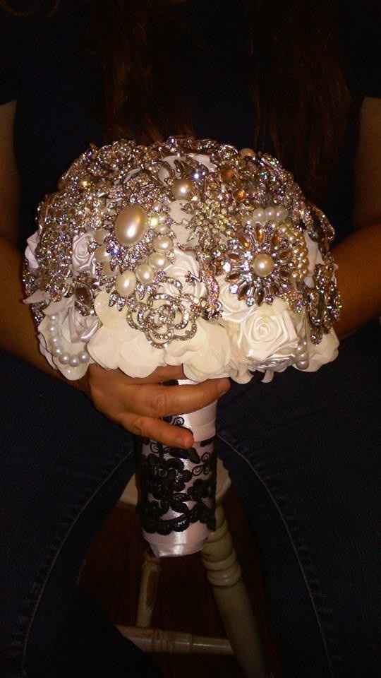 Finished my brooch bouquet! Pictures as promised!