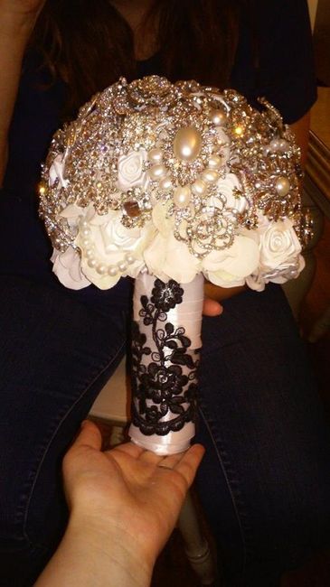 Finished my brooch bouquet! Pictures as promised!