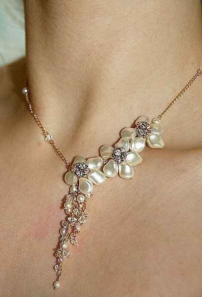 Let's see your statement necklace.