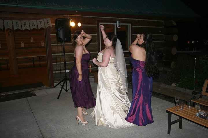 is anyone else wearing a traditional veil?