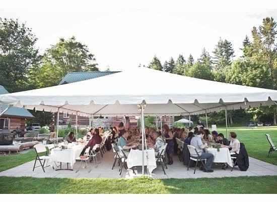how far apart to put centerpieces on long tables