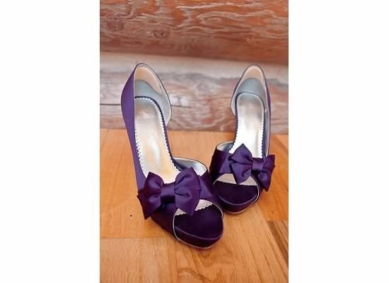 any one get shoes from Davids Bridal?