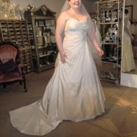 Plus-size brides!