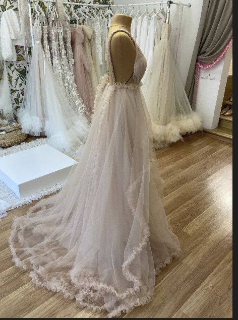 Should i get a veil for this dress? What else? 3