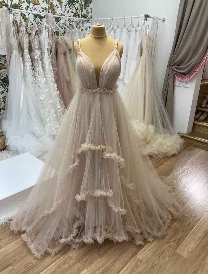 Should i get a veil for this dress? What else? - 2