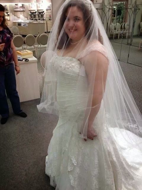 Can I get some venue / dress porn?
