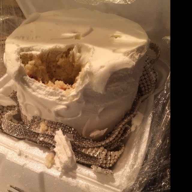 How to store the top of your wedding cake?
