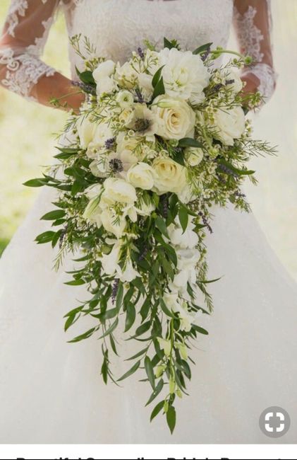 Bridal Bouquet Inspiration: Traditional vs Cascading - 1