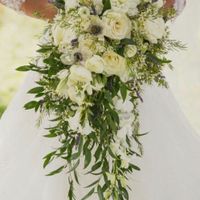 Bridal Bouquet Inspiration: Traditional vs Cascading - 1