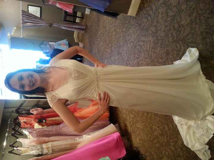 What kind of jewelry should I wear with this dress?