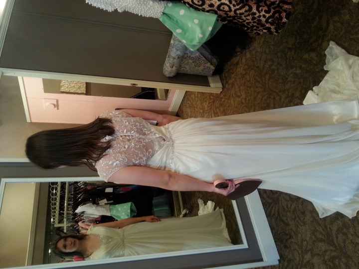 What kind of jewelry should I wear with this dress?