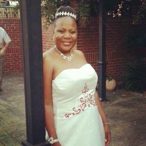 Ladies...i am MARRIED! *non pro pics* UPDATE...*more pics added*