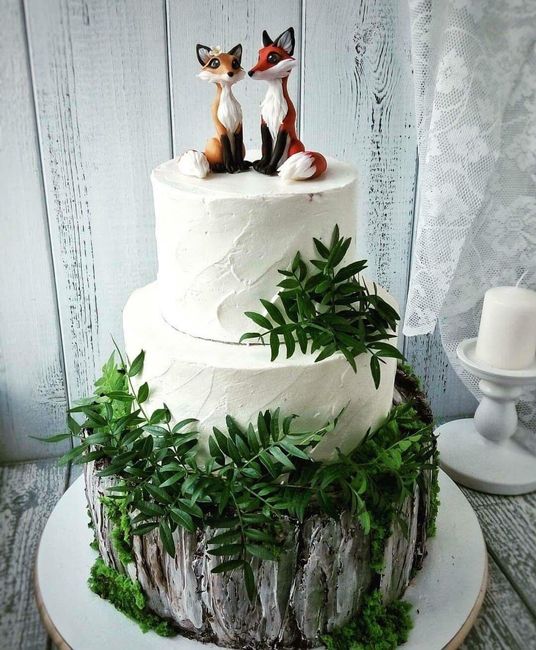 Wedding cake greenery 6