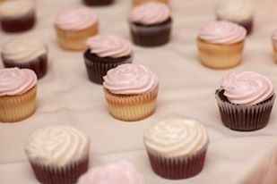 Mountains of cupcakes!! Advice?!