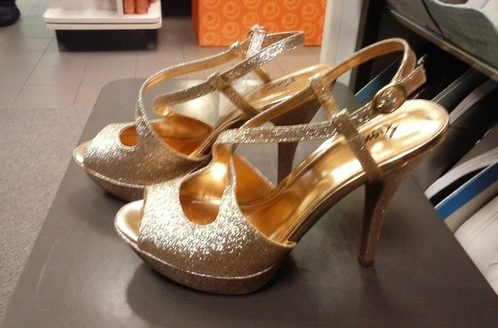 Show Me Your Shoes!!