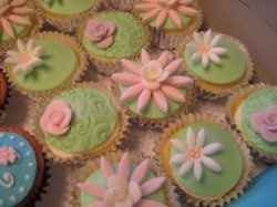 Wedding cake. Does is have to match the colors of your wedding????