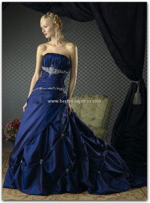 Who is wearing Mermaid/Fit & Flare/Trumpet?