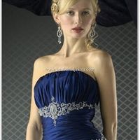 Who is wearing Mermaid/Fit & Flare/Trumpet?