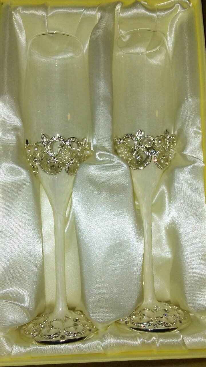 Let's see everyone's champagne flutes!