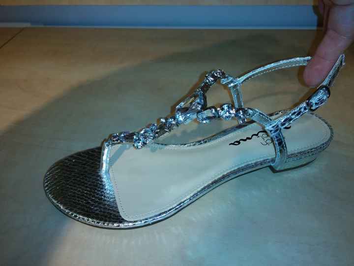 Did anyone or is anyone wearing flats on their wedding day instead of high heels?
