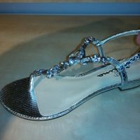Did anyone or is anyone wearing flats on their wedding day instead of high heels?