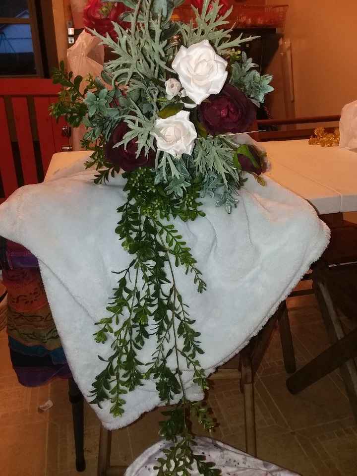 Which Winter Wedding Bouquet? - 1