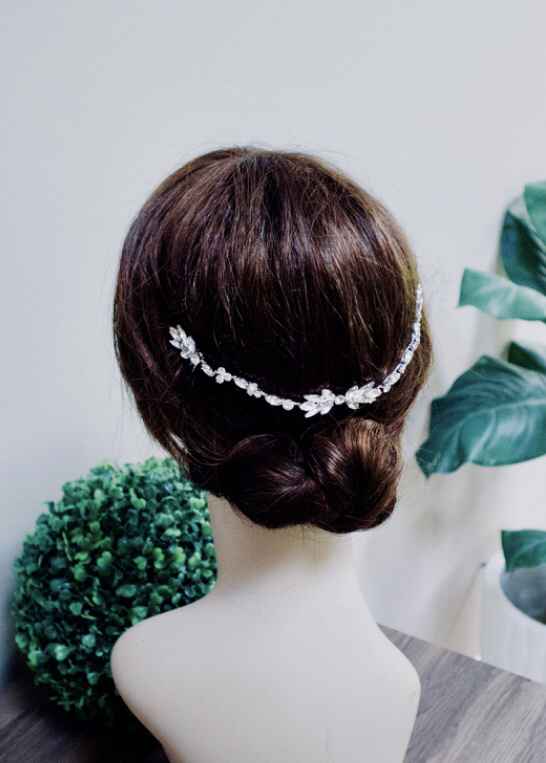 Veil, tiara, hair vine, hair comb, modern or traditional? What are you doing? - 1