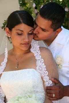 anyone have a wedding budget under 2000?