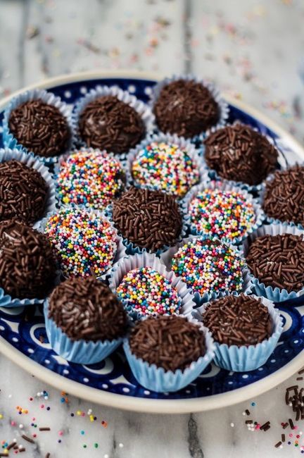 Brigadeiro/ truffle Container help (any Brazilians on WW)