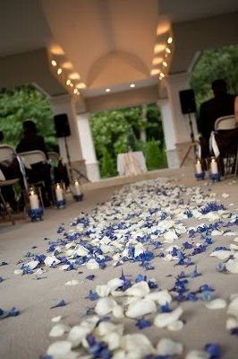 Please help me decide..aisle runner or no?