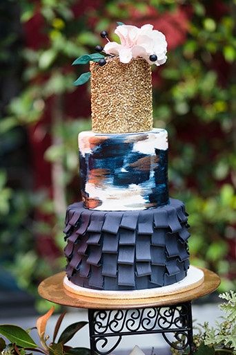Gold/Navy wedding cake?!