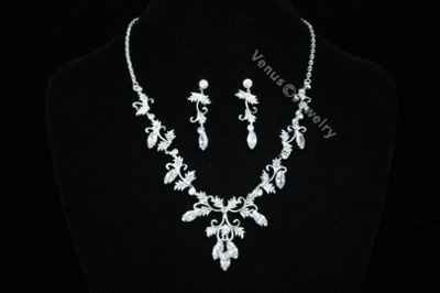 Show me your wedding jewelry accessories please..