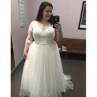 Where are all my “thicker” brides at? - 2