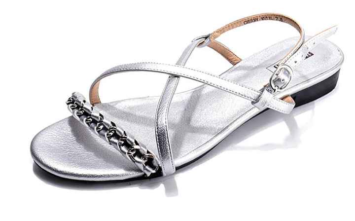 Flat sandal for beach wedding 2