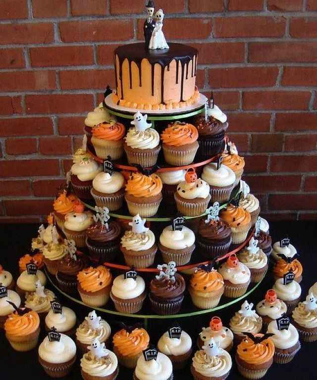 Any Halloween/fall Themed Weddings? 🎃🍁🕸🕷👻 - 1