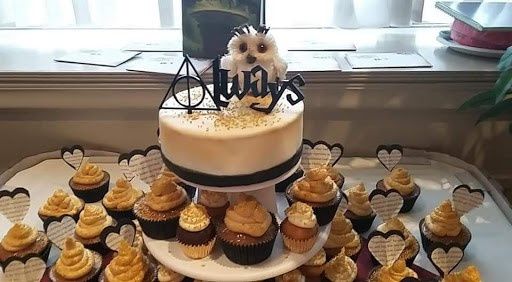 butterbeer cake and cupcakes