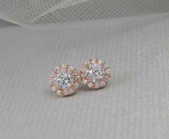 Earrings! Lemme see em