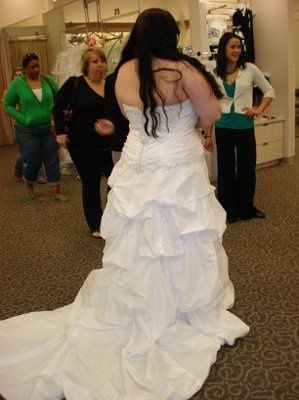 post your wedding  dress pic thanks.
