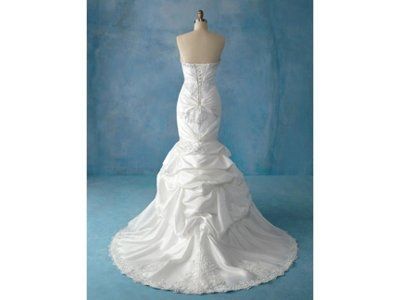 Has anyone went outside of David's Bridal to purchase your dress?