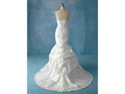 Has anyone went outside of David's Bridal to purchase your dress?