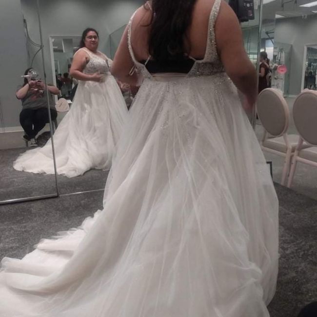 How to style a dark champagne wedding dress? 2