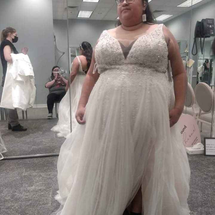 How to style a dark champagne wedding dress? - 1