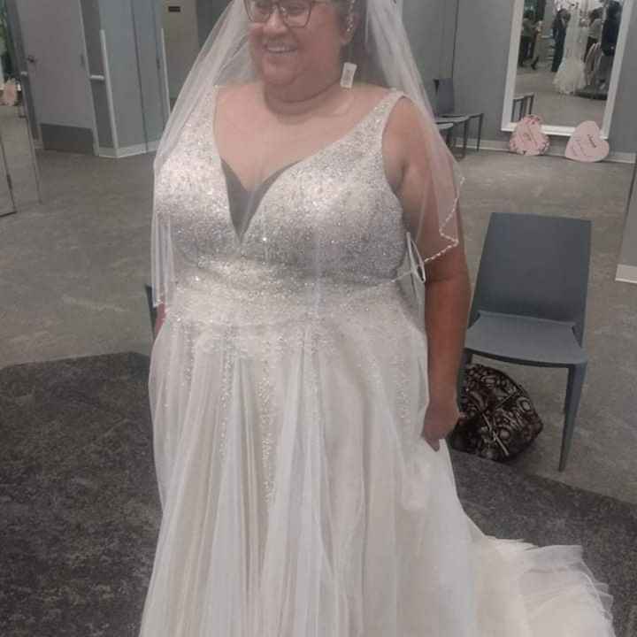 How to style a dark champagne wedding dress? - 3