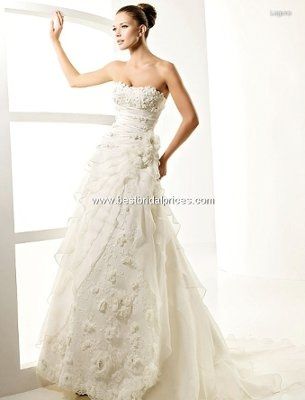 How much should the bridemaids dresses be?
