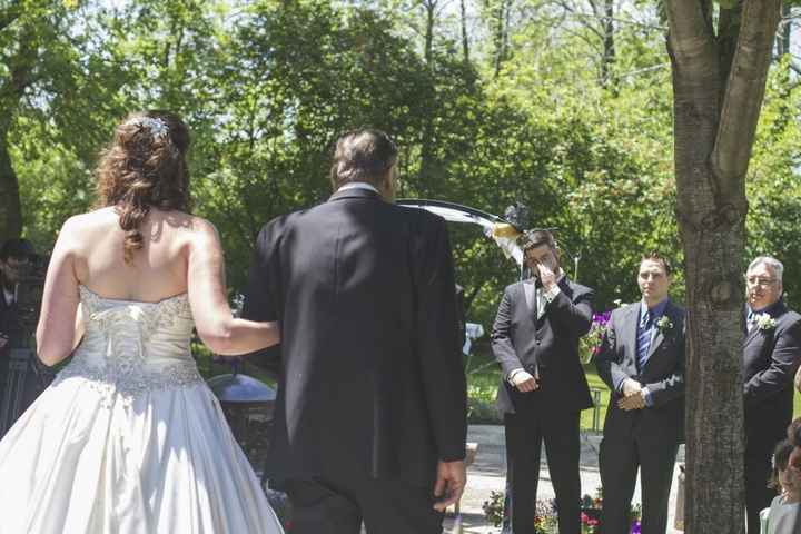The Debate Between First Look and The Aisle!!!
