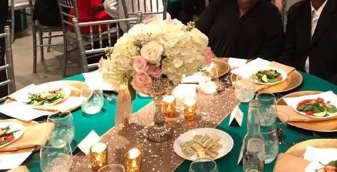 Is a base for the centerpiece necessary?  Share pics for those without!