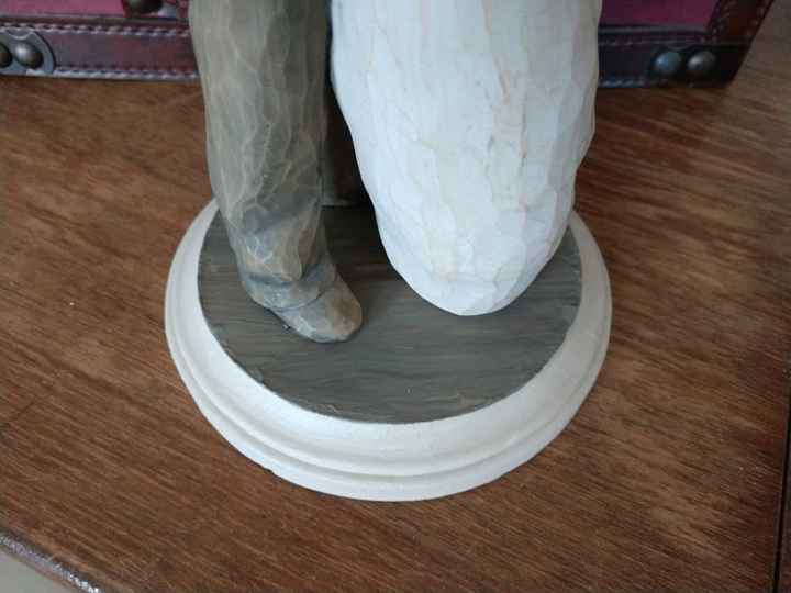 The hand-painted base for topper